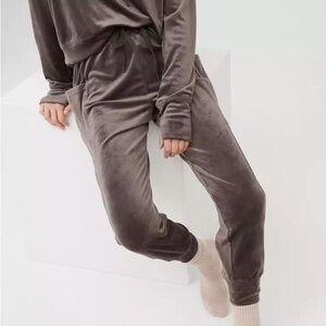 Offline by Aerie after party velour joggers size small